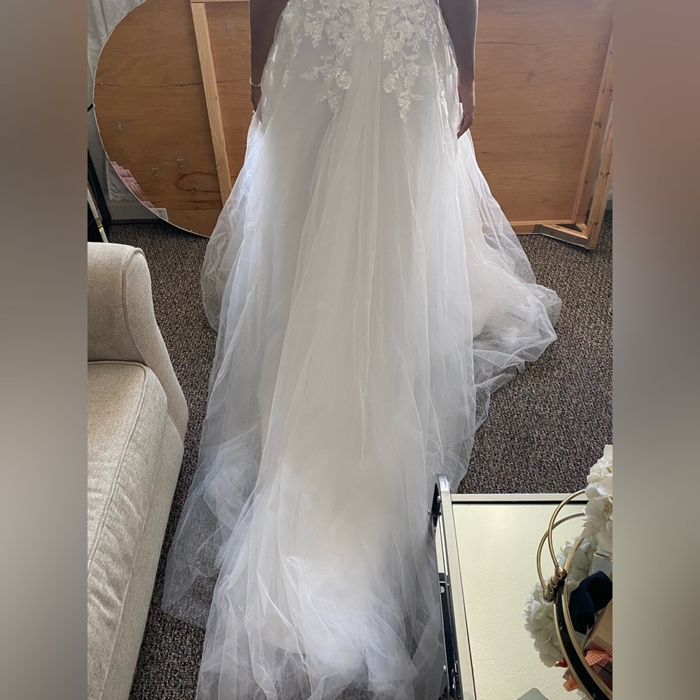 LOYELOY WEDDING GOWN